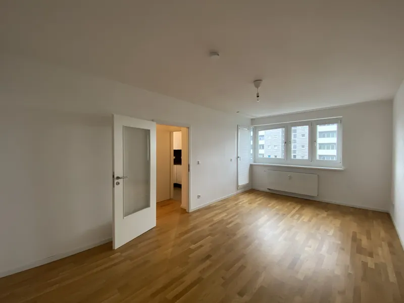 Wohnung mit Balkon und Einbauküche — photo 1